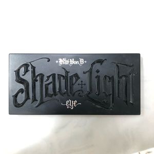 Kat Von D Shade + Light glimmer eye palette